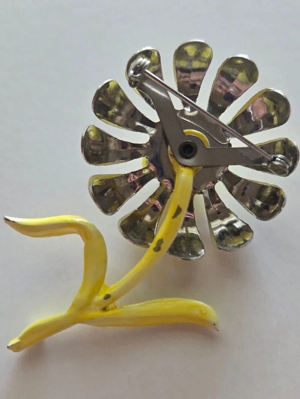Vintage Mid Century Metal Enamel Flower Brooch Yellow Gold Daisy w/ Stem